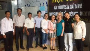 Đoàn Đại sứ Ai-len tới thăm HTX Thuận An